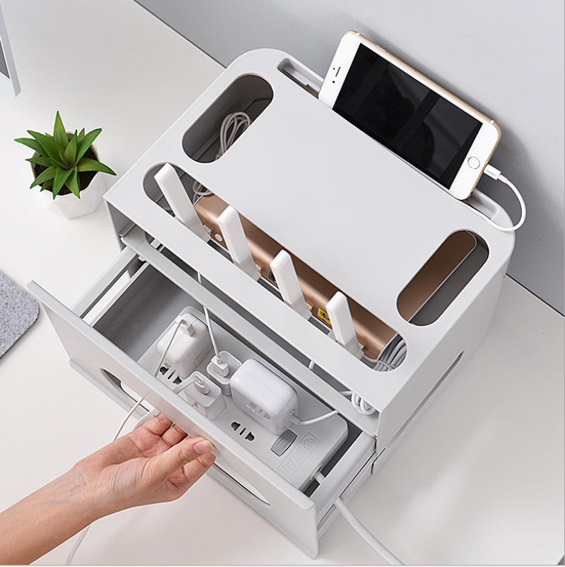 Caja de almacenamiento y organizador de cables con protección para la regleta